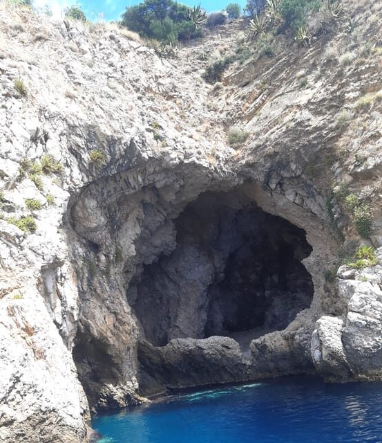 Giardini Naxos: Isola Bella and Grottos Cruise with Aperitif - FAQ