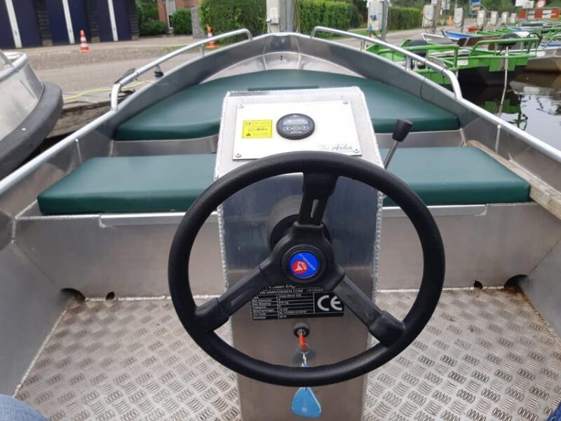 Giethoorn: 2 Hours 8 persons boat steeringwheel + cushions - Why We Think This Tour Works Well