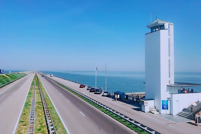 Giethoorn, Afsluitdijk, Zaanse Schans Day Tour Incl Hotel Pick Up - Transportation and Group Size: Comfort and Convenience