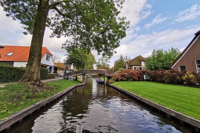 Giethoorn, Afsluitdijk, Zaanse Schans Day Tour Incl Hotel Pick Up - Who will love this tour?