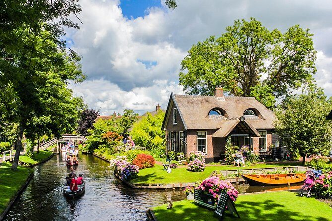 Giethoorn and Afsluitdijk Day Trip from Amsterdam with Boat Trip - The Real Value of the Tour