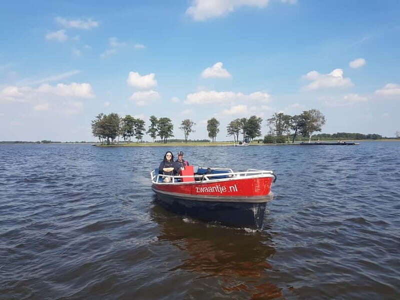 Giethoorn: Boat Rental 2,5 hour 1-8 persons - A Deep Dive into the Itinerary and Experience