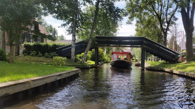 Giethoorn: Canal cruise Giethoorn village and lake - Details and Practical Tips for Your Tour