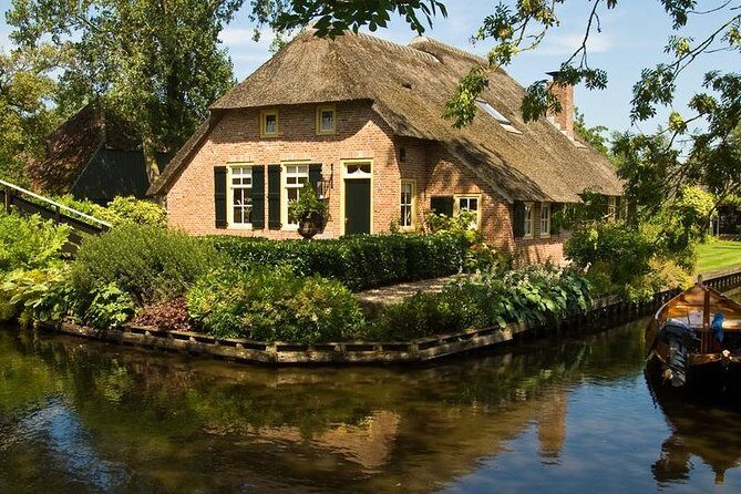 Giethoorn Day Private Tour & Boat Trip - The Itinerary in Detail: What to Expect