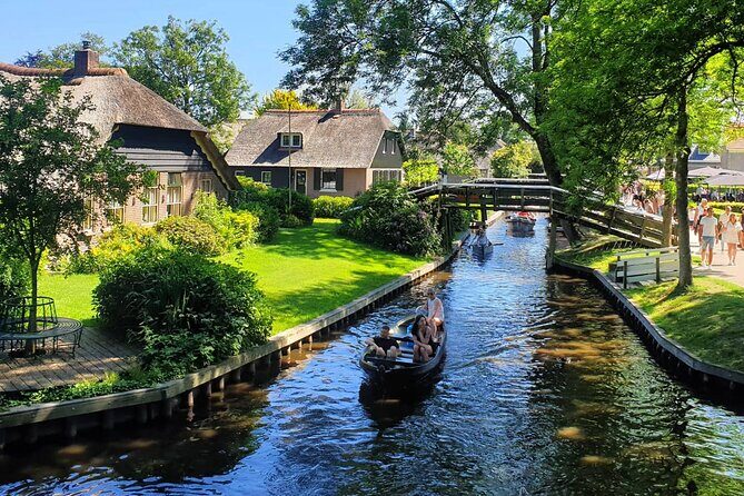 Giethoorn Day Tour from Amsterdam with Small Boat Ride - What to Expect on the Tour