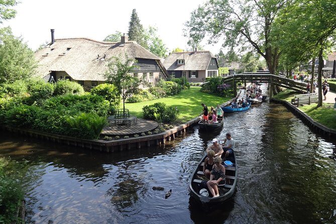 Giethoorn Day Tour from Amsterdam with Small Boat Ride - The Crowd Factor and Seasonal Considerations