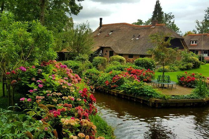 Giethoorn Guided Day Trip with Boat Ride from Amsterdam - Key Points