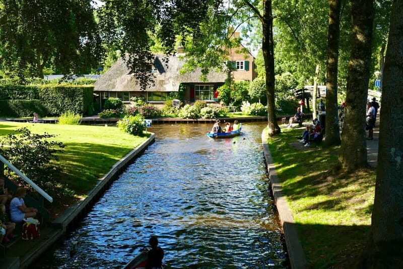 Giethoorn : Luxury Private open boat tour with local captain - Key Points