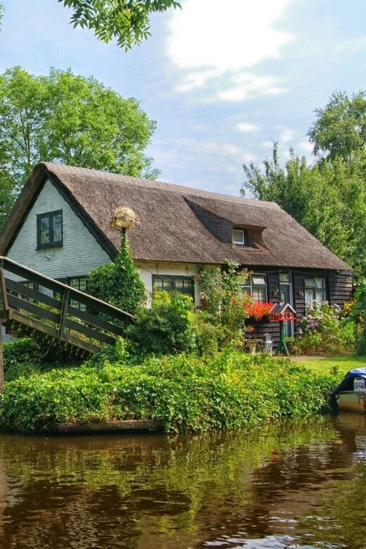 Giethoorn: Private Day Trip with Boat Tour from Amsterdam - FAQ