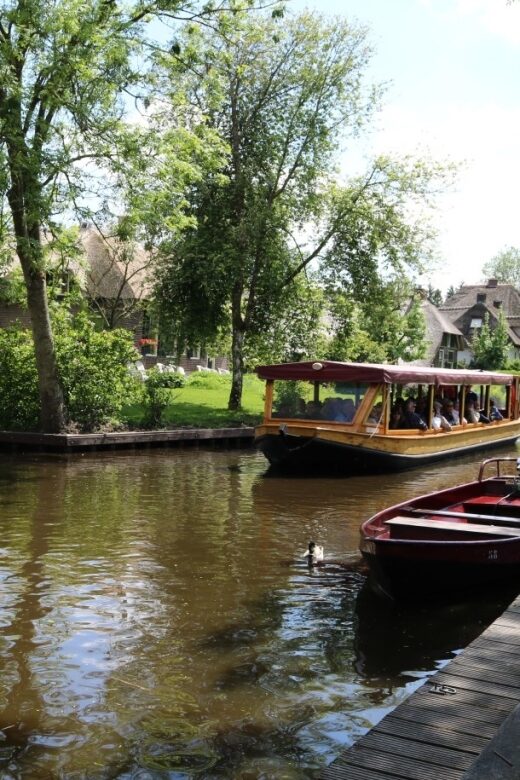 Giethoorn: Private Guided Canal Cruise with Coffee and Tea - Key Points