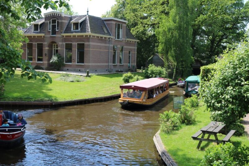 Giethoorn: Private Guided Canal Cruise with Coffee and Tea - The Price and What You’re Getting