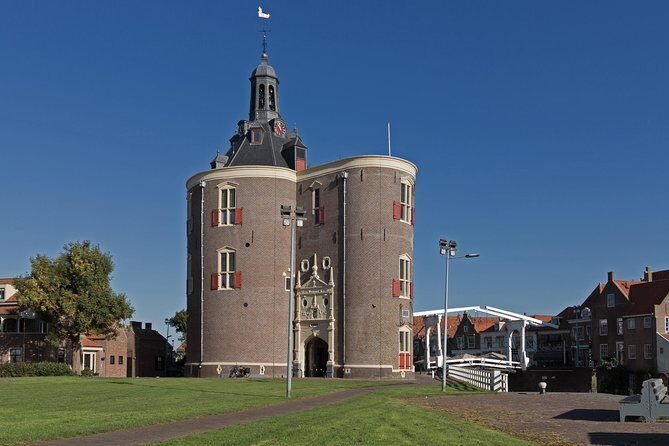 Giethoorn Private Tour from Amsterdam in Jaguar S Type - An In-Depth Look at the Giethoorn Private Tour