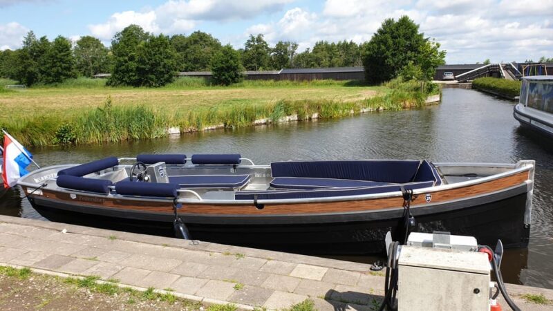 Giethoorn: Self-Drive Boat Rental for up to 12 People - FAQ