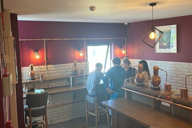 Gin-Maker's Tasting & Tour - An In-Depth Look at the Gin-Makers Tasting & Tour