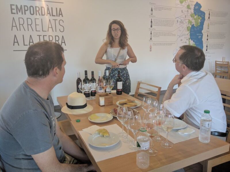 Girona: Local Wineries Tour with Breakfast and Wine Tasting - The Itinerary in Detail
