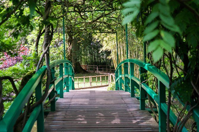 Giverny Small-Group Half Day Trip with Monet’s Gardens from Paris - The Guide Factor: Your Actual Experience Depends on This