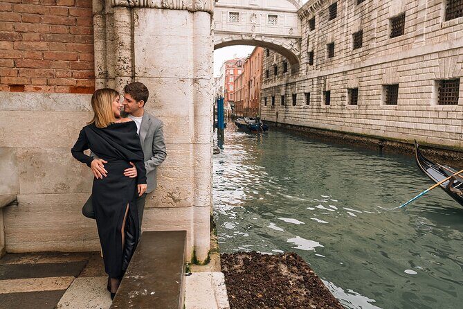 Glam photoshoot in hidden Venice! (up to 4) - Key Points