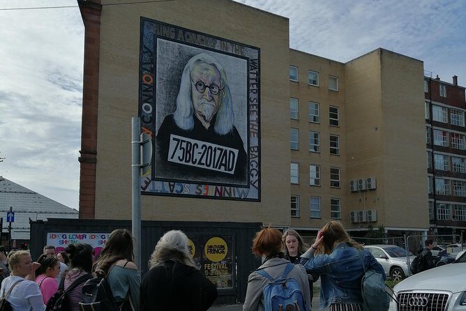 Glasgow Street Art Daily Walking Tour: 2pm - Celebrating Local Icons: Billy Connolly