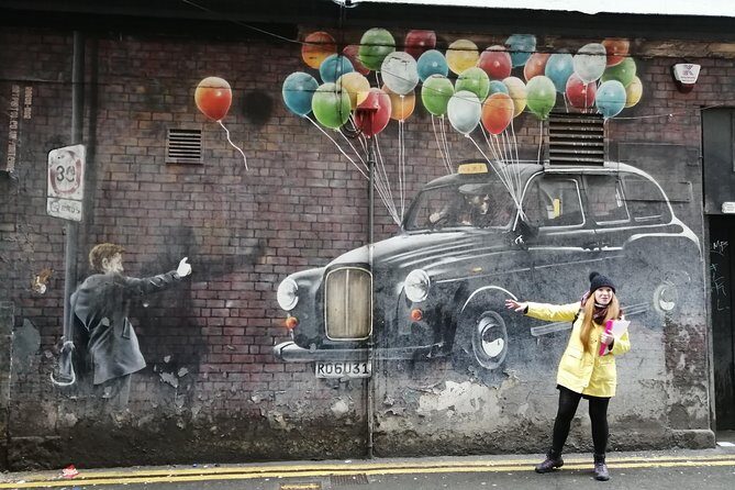 Glasgow Street Art Daily Walking Tour: 2pm - Romantic and Whimsical: Falling Lovers by The Rebel Bear
