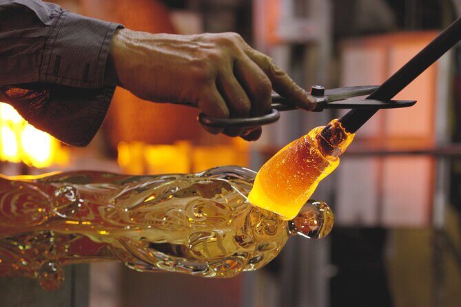 Glass Blowing Live Demo, Showroom visit and Artistic Glass gift! - Key Points