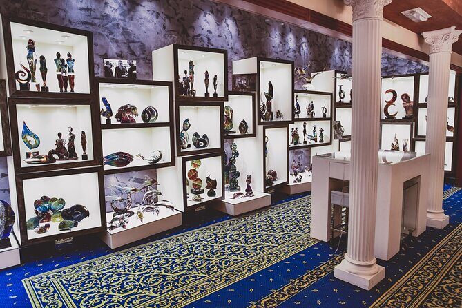 Glass Blowing Live Demo, Showroom visit and Artistic Glass gift! - Who Should Consider This Experience?