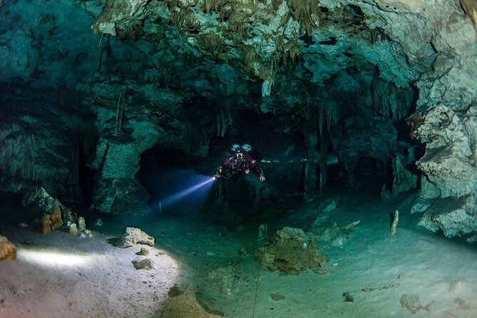 Go for 2 dives in cenote Dos ojos for certified divers - Who Should Consider This Tour?