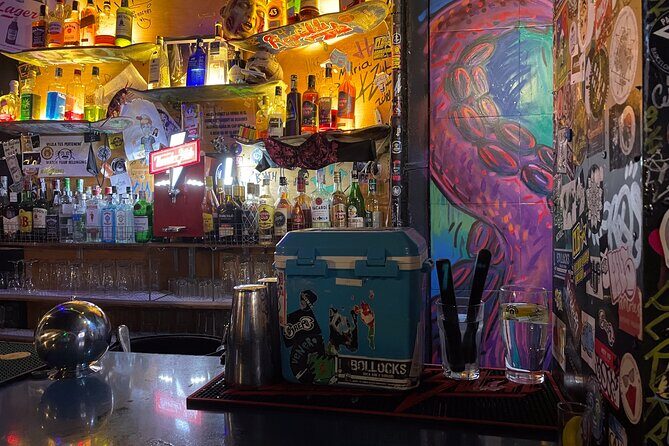 Go out like a local, pub Crawl / Tour in Raval - Barcelona - Why choose this experience?