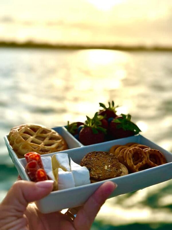 Gold Coast: Sunset Sailing Cruise incl food & drinks - Who Will Love This Experience?