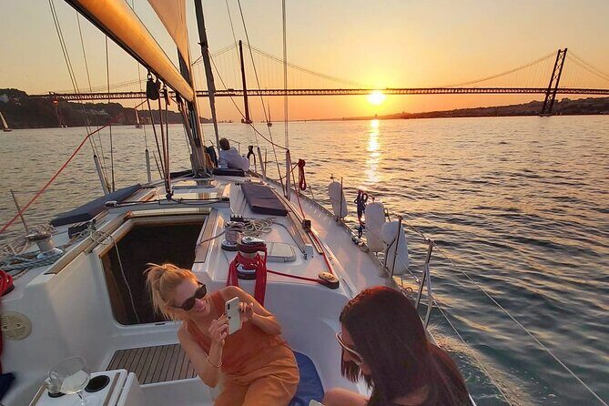 Golden Hour Boat Tour - Sailing by the Monuments with Wine - An In-Depth Look at the Tour Itinerary