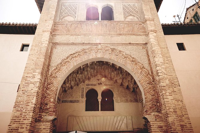 Golden Hour in Granada: Sunset Walking Tour with Play Granada - Stop 1: Albayzín—where the lanes do the storytelling