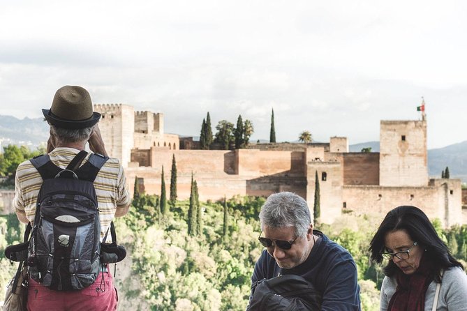 Golden Hour in Granada: Sunset Walking Tour with Play Granada - Stop 4: Mirador de San Nicolás—classic Granada views