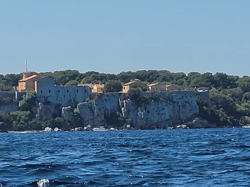 Golfe-Juan: Lérins Islands/Cap d'Antibes: 1.5-hour speedboat excursion - Key Points: