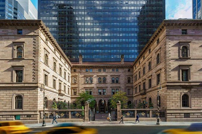 Gossip Girl Uptown Site Tour in a Vintage Car - The Details of the Tour