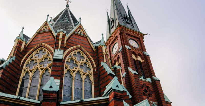 Gothenburg: Express Walk with a Local in 60 minutes - Starting Point: The Poseidon Statue