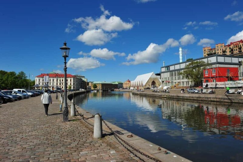 Gothenburg: Guided Walking Tour in Ukrainian - Key Points