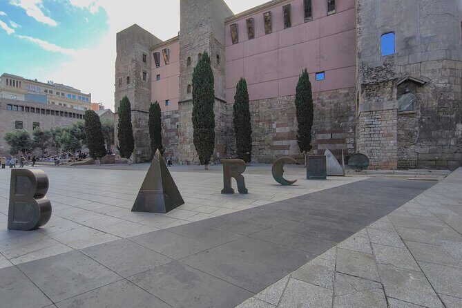 Gothic Quarter and Gaudí Small-Group Tour - What Makes This Tour Stand Out?