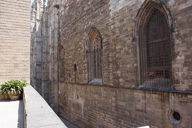 Gothic Quarter Insights & Tapas Experience - The Finish: Pintxos and a Local Drink