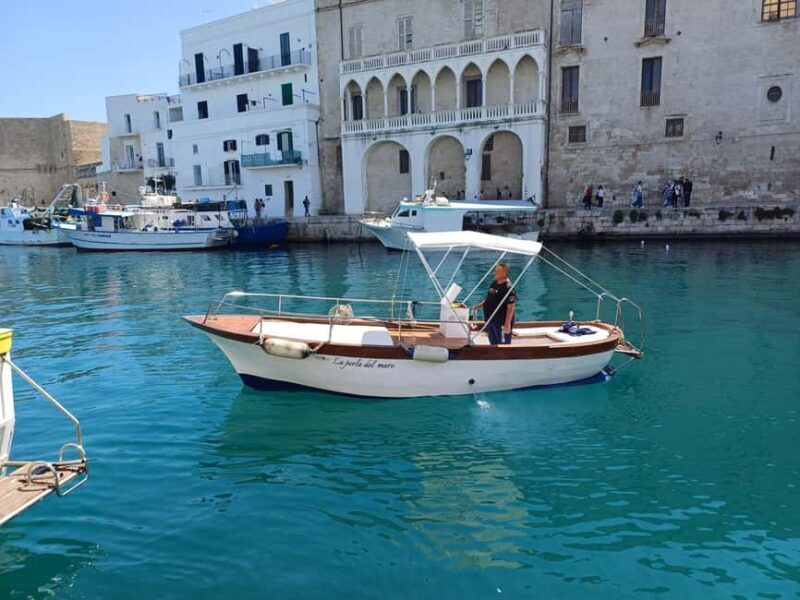 Gozzo tour along the coast of Monopoli - Scenic Highlights of the Tour