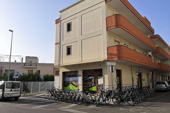 GPS tour with E-Bike on cycleroute of acqueduct Pugliese with wine tasting directly in vineyards - Key Points