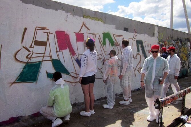 Graffiti Workshop Berlin with professional graffiti artists - Exploring the Berlin Graffiti Workshop