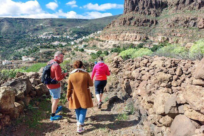Gran Canaria Cave, Oasis, Red-gorge Adventure & cosy Picnic - Key Points