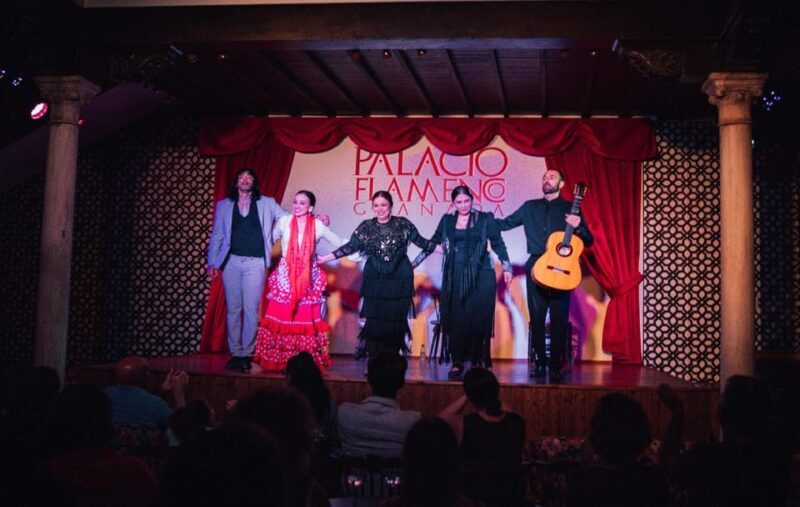 Granada: 1-Hour Traditional Flamenco Show at Palacio - Atmosphere and Setting