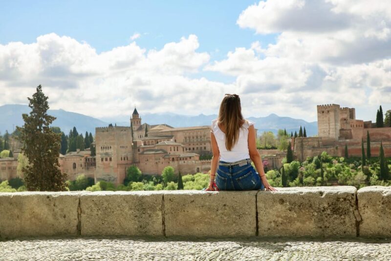Granada: Albaicín and Sacromonte Guided Private Walking Tour - Key Points