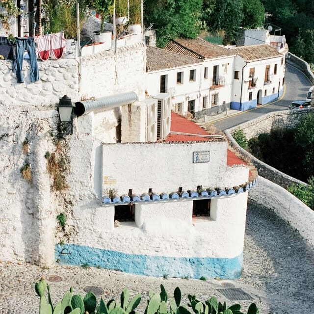 Granada: Albaicín and Sacromonte Guided Private Walking Tour - What to Expect from the Tour