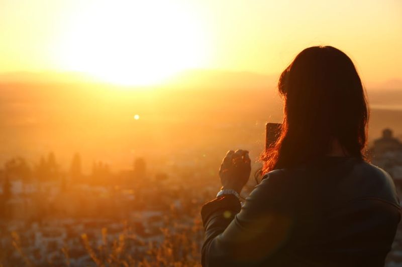 Granada: Albaicín and Sacromonte Guided Sunset Walking Tour - San Nicolás viewpoint: sunset views of the Alhambra