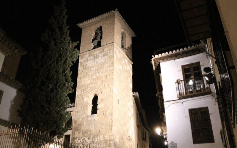 Granada: Albaicín in the Dark Walking Tour - The Practical Bits