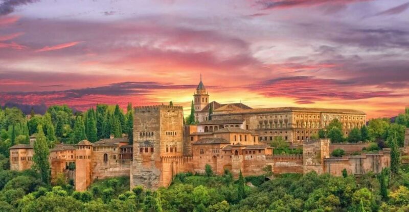 Granada Alhambra and Generalife Gardens Experience Tour - Who Should Consider This Tour?