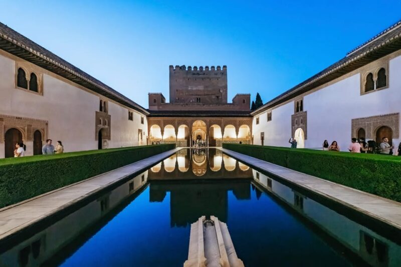 Granada: Alhambra and Nasrid Palaces Guided Tour at Night - Key Points
