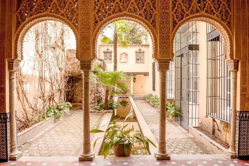 Granada: Alhambra & Gardens Tour w/Nasrid Palaces Option - Generalife Gardens: where the palace meets the landscape