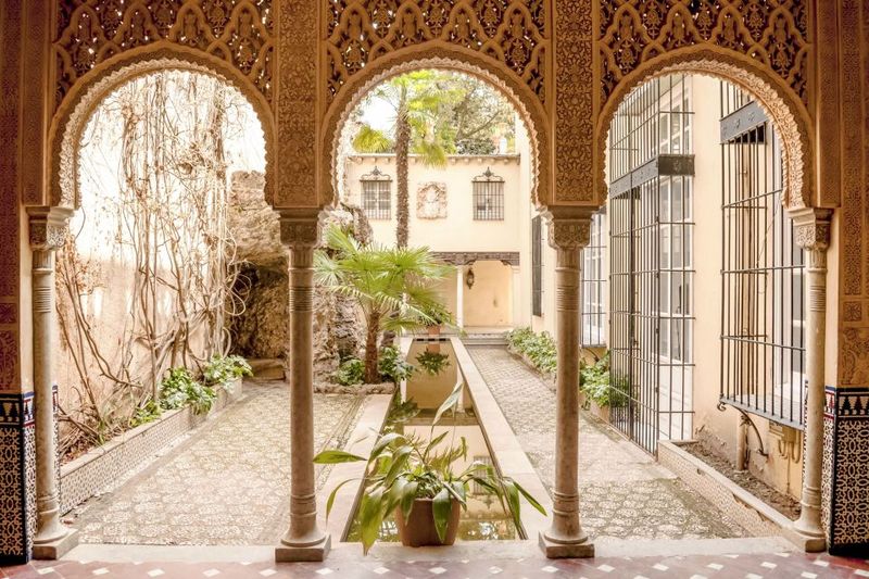 Granada: Alhambra & Gardens Tour w/Nasrid Palaces Option - Palace of Charles V and the contrast you’ll notice
